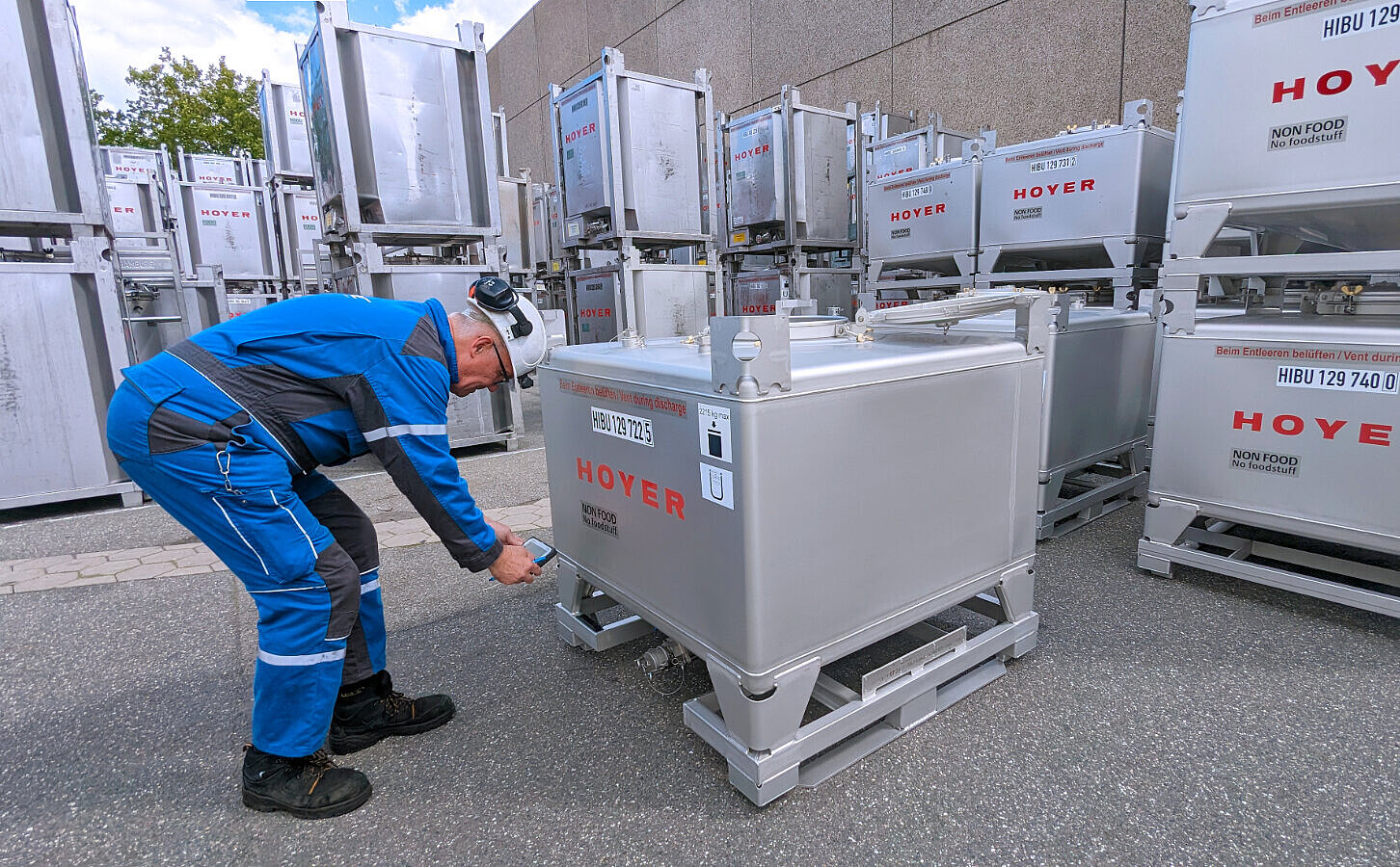 employee stands in front of a Meter Cube and scans it